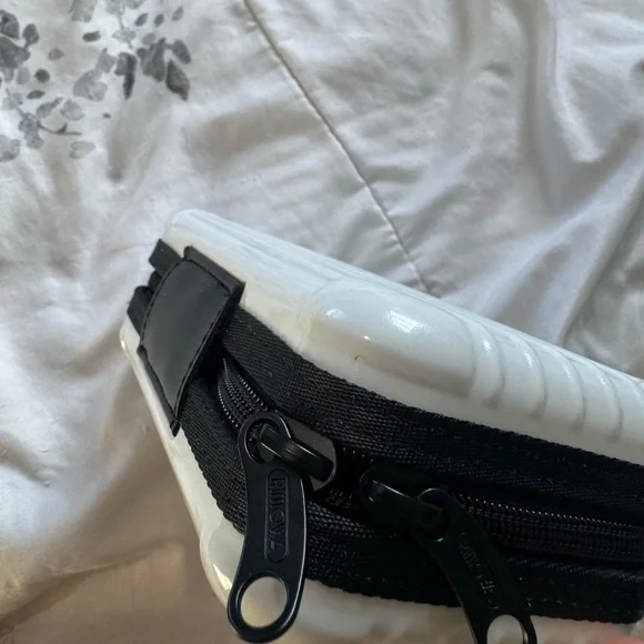 Rimowa X Eva Air mini toiletry case (Case only) - Picture 3 of 4